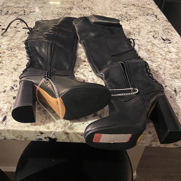 Black boots - Picture 6 of 6